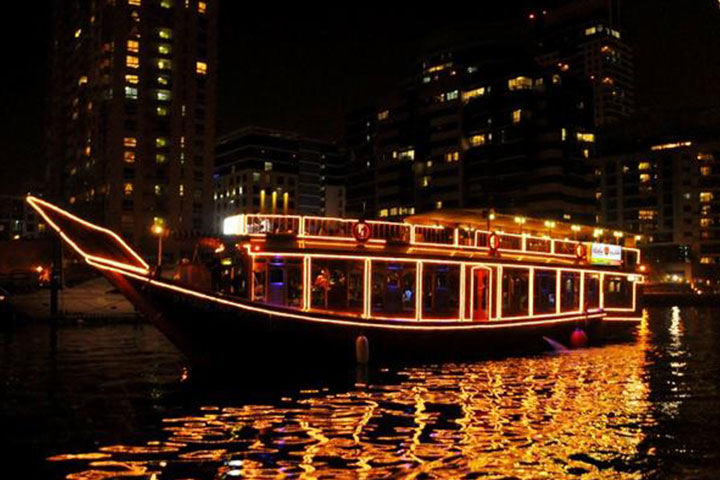 迪拜当地玩乐代订夜海游船一日游 四星风味自助餐|跟团游